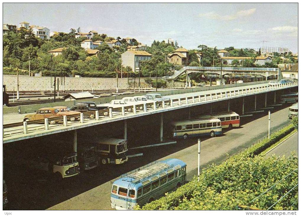 CPSM-30-GARD-ALES- La Gare Routière. - 109/3 - Alès