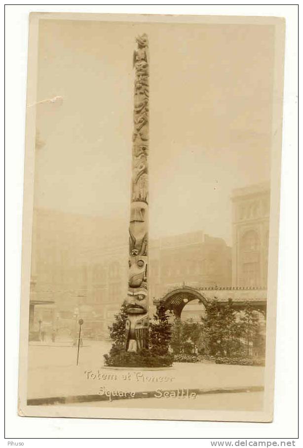 US-15 : SEATTLE : Totem At Pioneer Square - Seattle