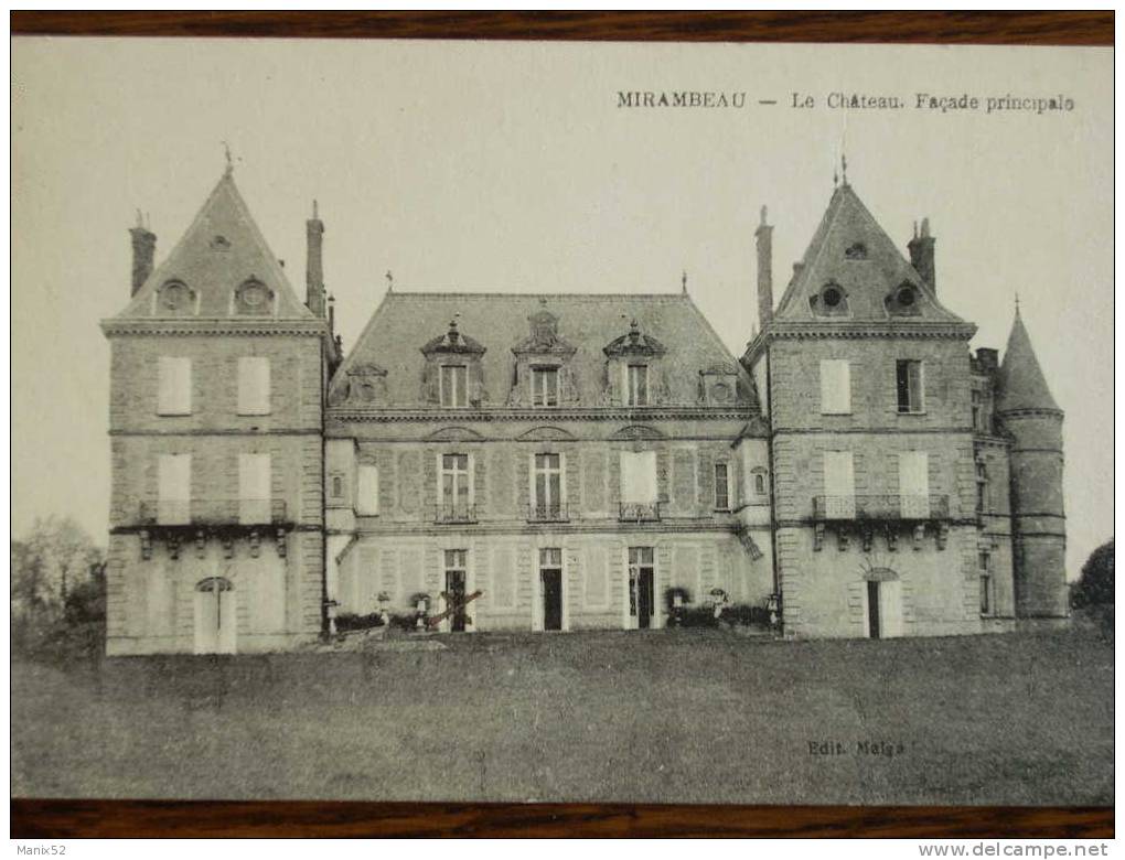 17 - MIRAMBEAU - Le Château - Façade Principale. - Mirambeau