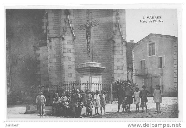 12 // VABRES, Place De L'église, ANIMEE - Vabres