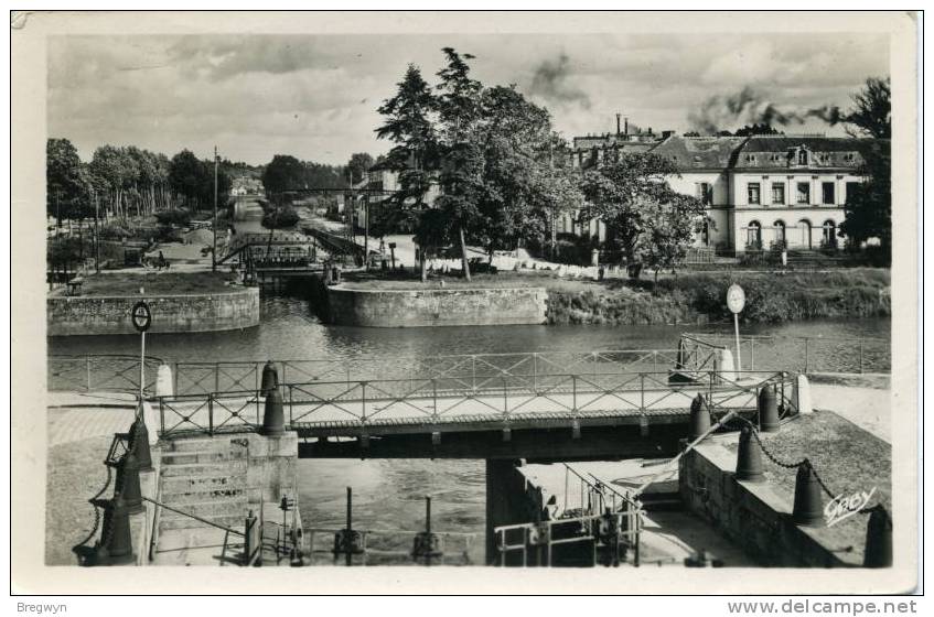 35 - CPSM Redon - Le Croisement De La Vilaine Et Du Canal De Nantes à Brest - Redon