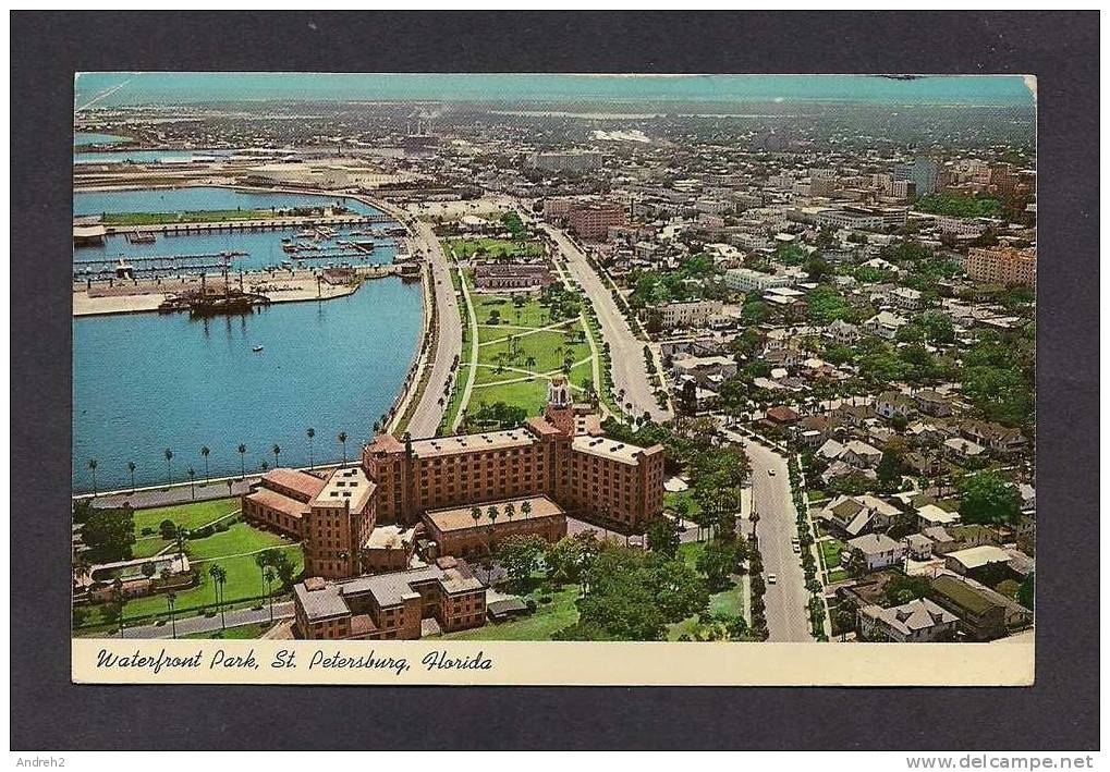 ST PETERSBURG FLORIDA - WATERFRONT PARK  WITH VINOY PARK HOTEL IN FOREGROUND - POSTMARKED 1967 - St Petersburg