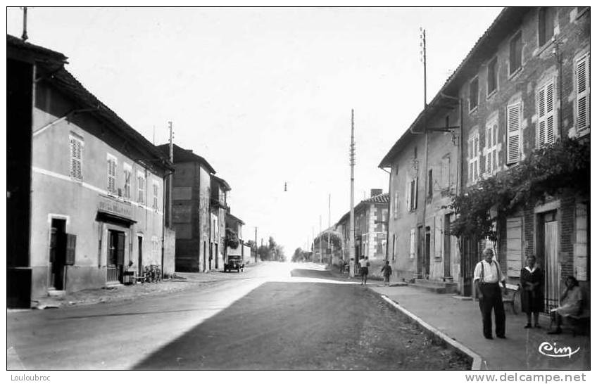 01 VILLENEUVE ROUTE DE TREVOUX   EDIT COMBIER - Non Classés