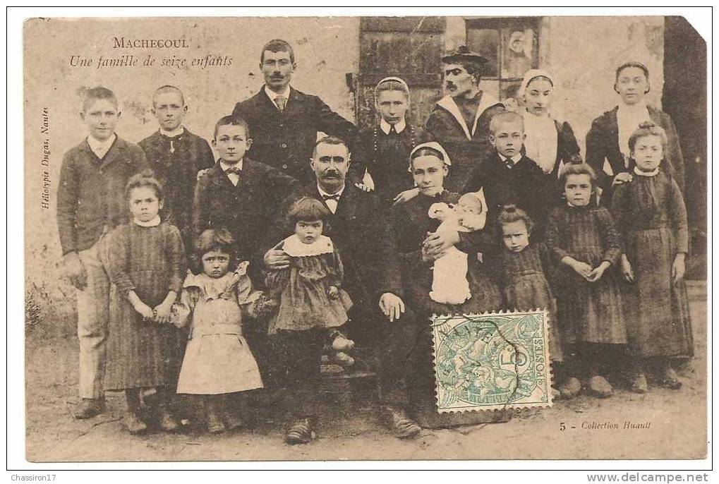 44 -  MACHECOUL  -  Une Famille De Seize Enfants - Machecoul