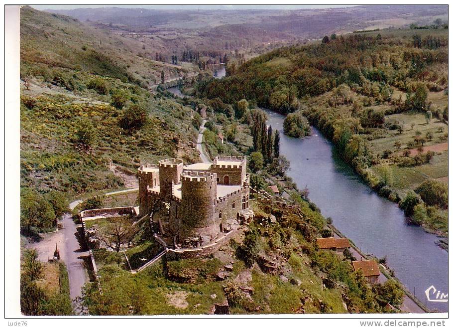 CHOUVIGNY  -  Château Féodal - Ancien Fief De La Famille Lafayette -  Vue Aérienne - Face Ouest - Other & Unclassified