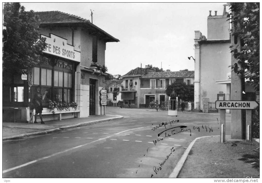 CPSM-33-GIRONDE- LA TESTE De BUCH- Centre De La Ville Et Route De Bordeaux.- Rognure à Droite. 213/3 - Autres & Non Classés