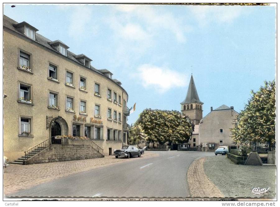 BERDORF- LA PLACE ET HOTEL KINNEN-AUTO-CITROEN DS - Berdorf