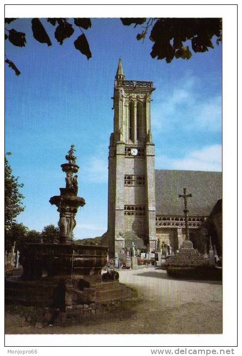 CPM De Saint Jean Du Doigt   L'Eglise Et La Fontaine - Saint-Jean-du-Doigt