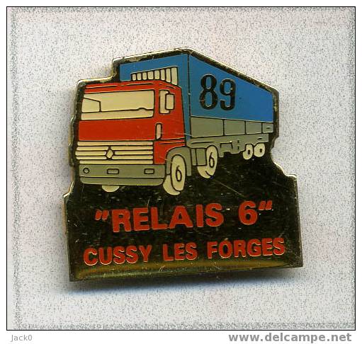 Pin´s  Transport  Camion  RENAULT, Restaurant  RELAIS  6  à   CUSSY  LES  FORGES  ( 89 ) - Renault