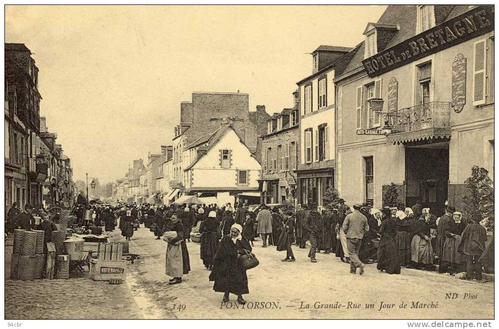 CPA (50)    PONTORSON  La Grande Rue Eun Jour De Marché - Pontorson