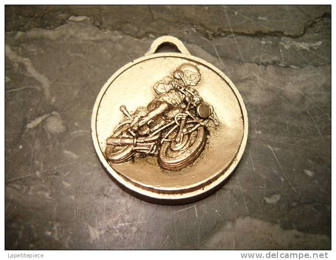 Médaille Souvenir De La Concentration Motos De Reims En 1979 (Médaille Gloria) - Oggetti 'Ricordo Di'