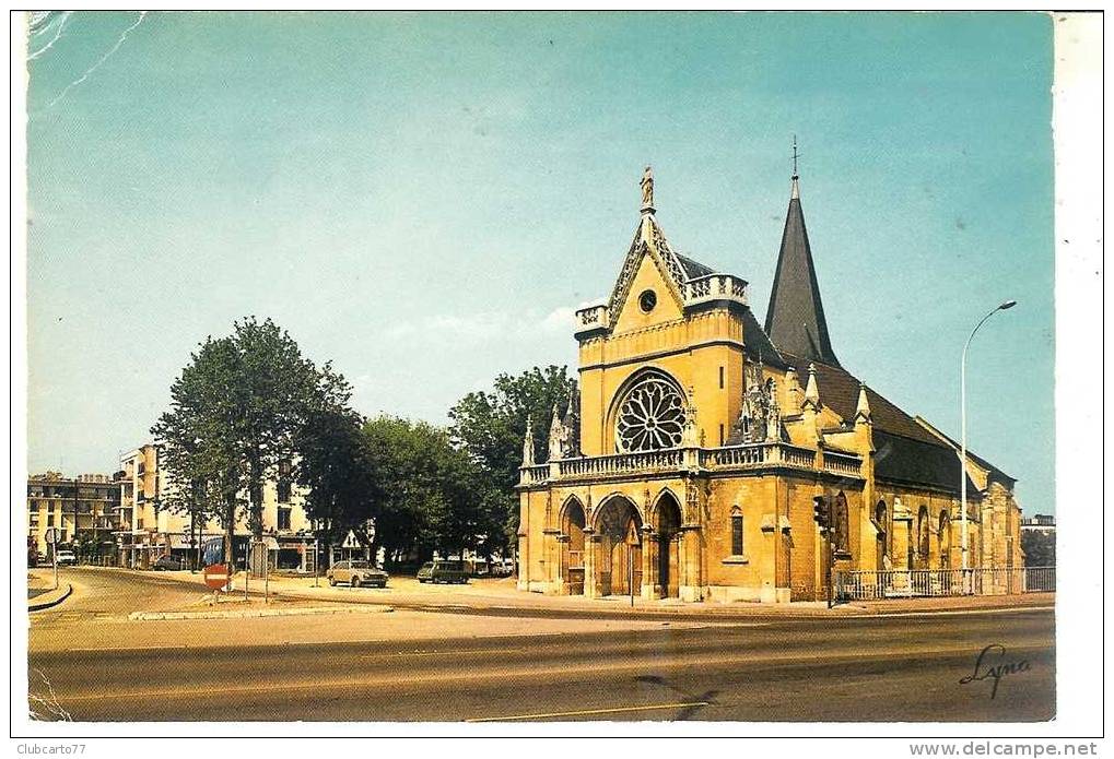 Chatou (78) : 'église Et Les Nouveaux Immeubles Env 1980 (animée). - Chatou