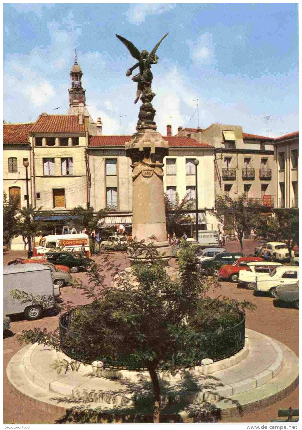 FRONTIGNAN Hérault : Place Du Monument Aux Morts ( Tub H Citroen AMI 6 Economats ) - Frontignan