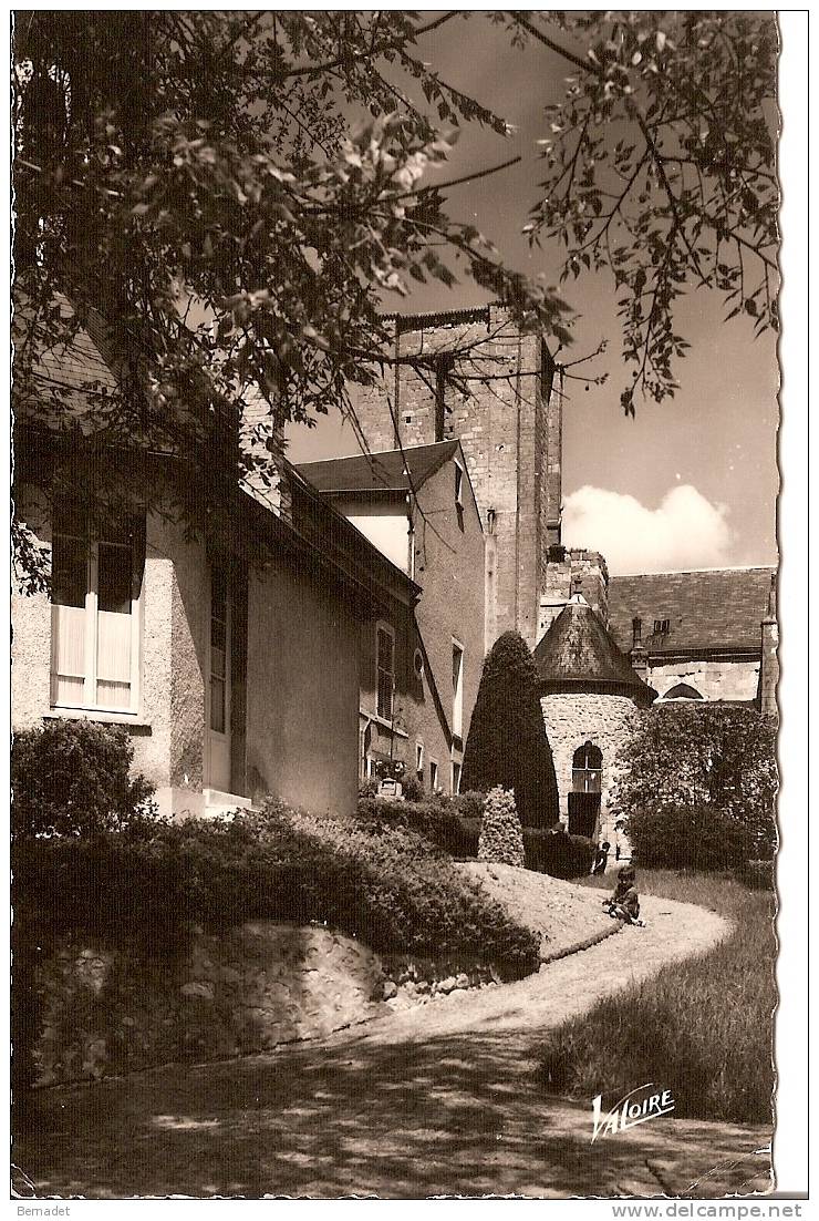 PITHIVIERS....L'ANCIENNE COLLEGIALE SAINT GEORGES - Pithiviers