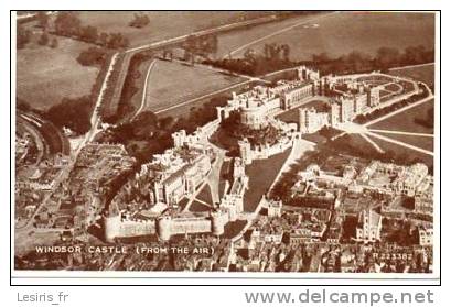 CPA - WINDSOR CASTLE - FROM THE AIR - R. 223382 - BROWN - VALENTINE'S SONS - Windsor Castle