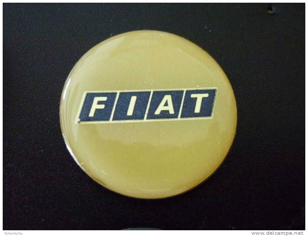 AUTOMOBILE - Joli Pin´s - Marque Automobile - Logo FIAT - Fiat