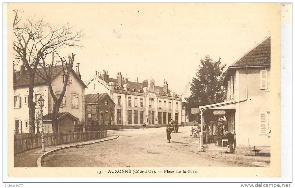 Auxonne (21) : Place De La Gare Et Gare Environ 1930 (animée). - Auxonne