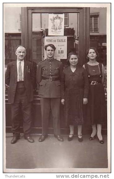 A IDENTIFIER CARTE DE PHOTO FRANCE DEVANT CAFE OU RESTAURANT VINS DE TABLE PERSONNAGES MILITAIRE !!! - To Identify