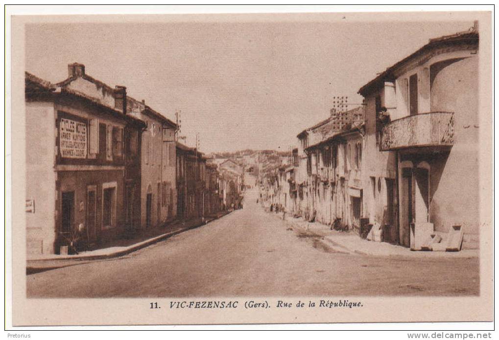 *** DEPT 32 / VIC FEZENSAC - RUE DE LA REPUBLIQUE *** - Vic-Fezensac