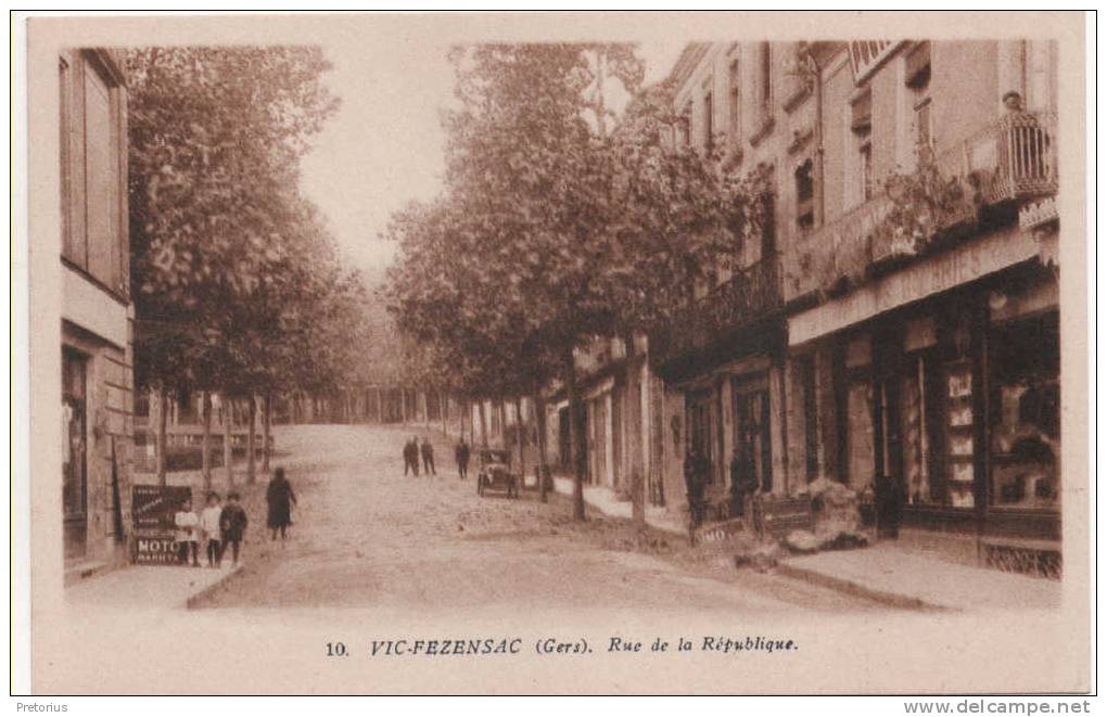 *** DEPT 32 / VIC FEZENSAC - RUE DE LA REPUBLIQUE *** - Vic-Fezensac