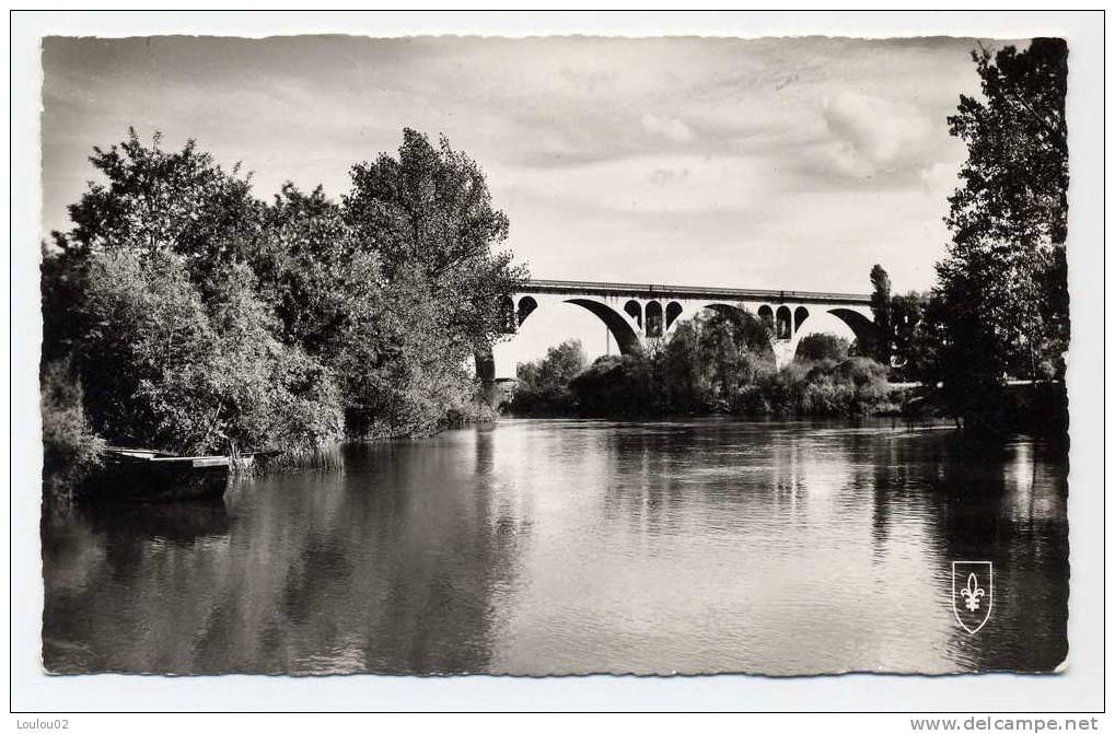 18 - SAINT FLORENT SUR CHER - Bords Du Cher Et Le Viaduc - Bord Dentelé - Très Bon état - Saint-Florent-sur-Cher