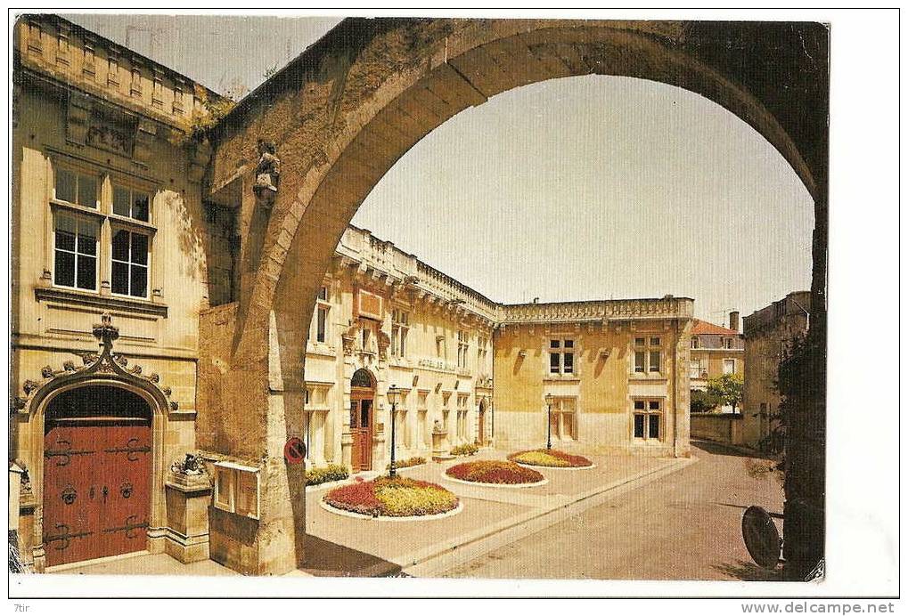 JONZAC L'Hôtel De Ville - Jonzac