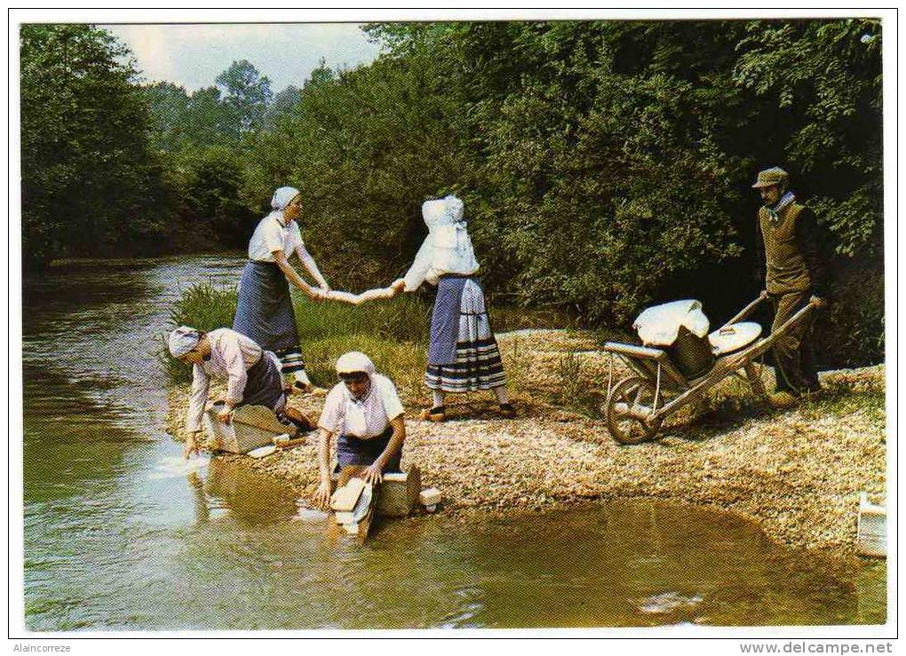 Marne St Remy En Bouzemont Ensemble Folklorique Du Bocage Champenois Les Morelles Lavandières Au Bord De La Rivière - Saint Remy En Bouzemont