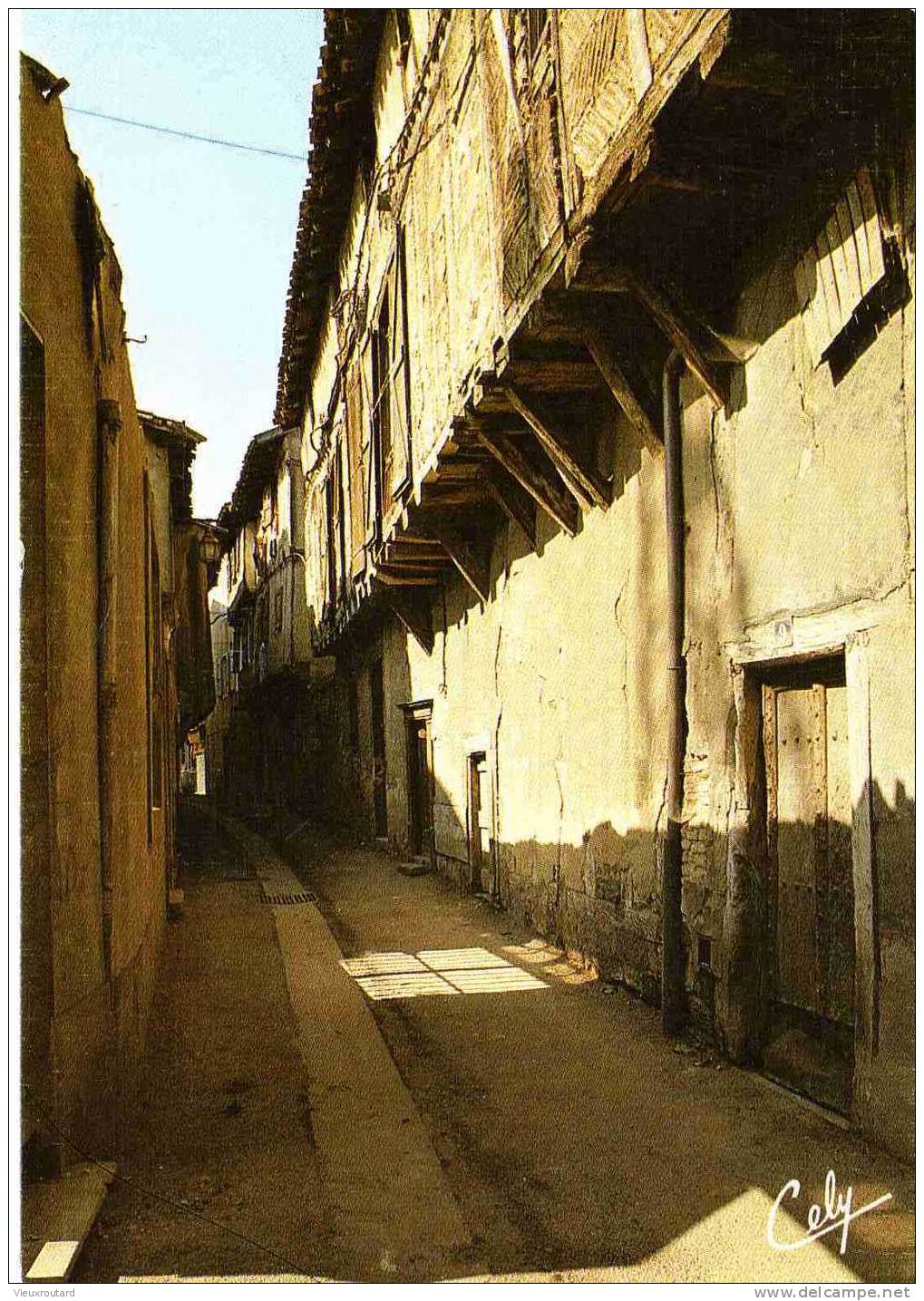 CPSM. GRAUHLET. LE VIEUX GRAUHLET . LA RUE PANESSAC. DATEE 1999. - Graulhet