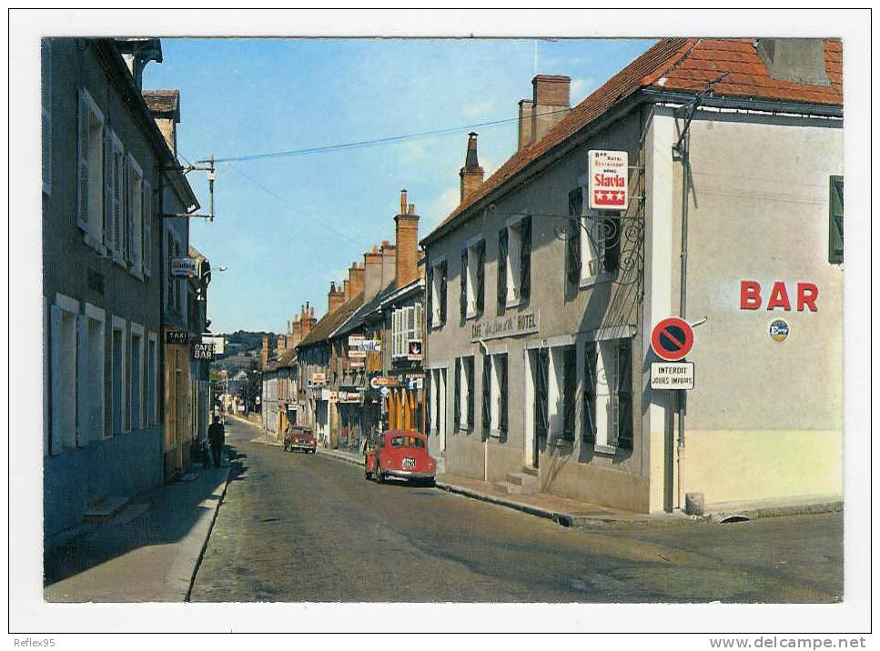 SAINT AMAND EN PUYSAYE - Grande Rue - Saint-Amand-en-Puisaye