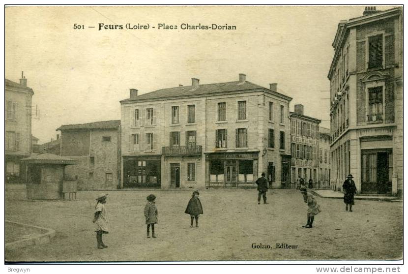 42 - CPA Feurs - Place Charles Dorian - Feurs