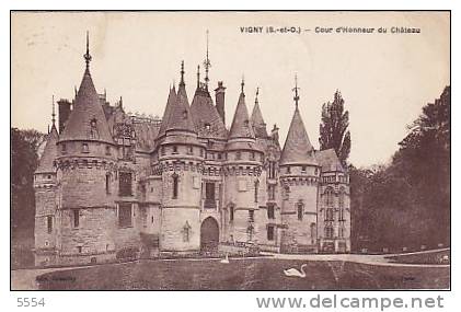 Cpa 95 VAL D OISE  Vigny  Le Chateau La Cour D Honneur - Vigny