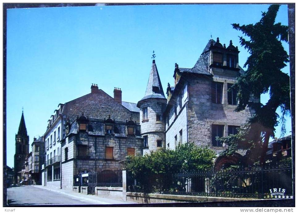 CP De BRIVE " Le Musée Ernest Rupin , Hôtel Du XVI E Siècle , Au Fond Le Clocher De L'église Saint-martin " . - Brive La Gaillarde