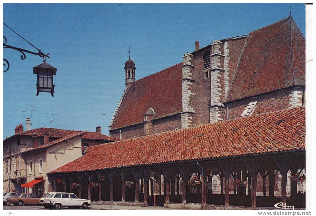 CHATILLON Sur CHALARONNE Les Halles (1670) Et L´église ST-Andr& - Châtillon-sur-Chalaronne