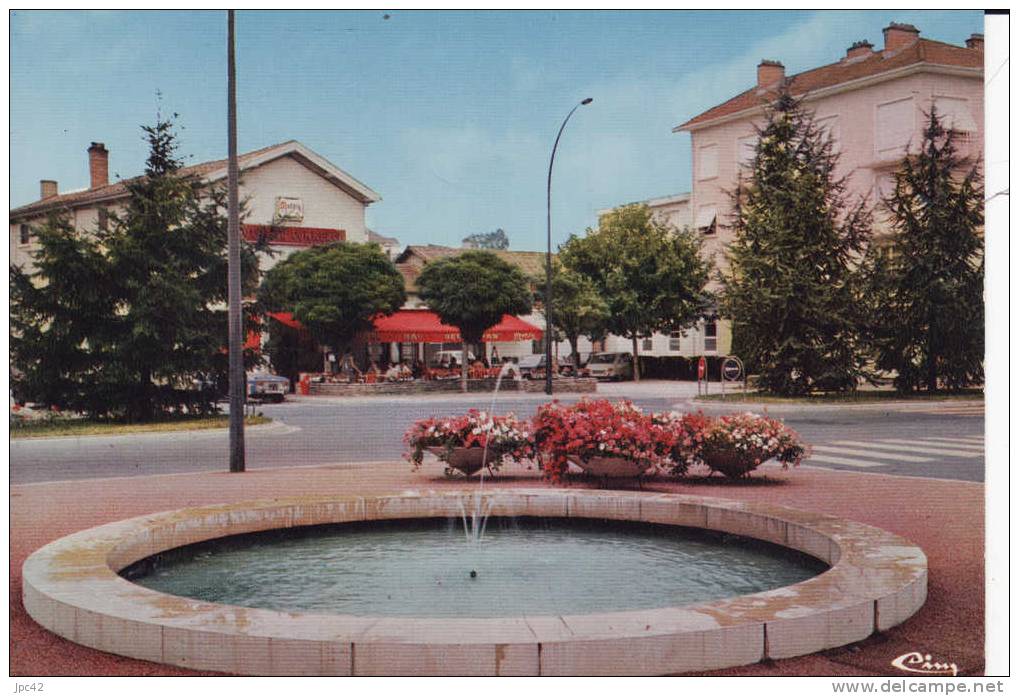 CHATILLON  Sur CHALARONNE Place De La République Et Hôtel Du Commerce - Châtillon-sur-Chalaronne