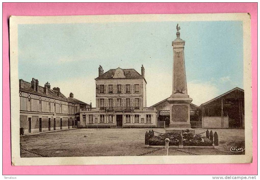 14 - PONT-L'EVEQUE - Joli RELAIS (XVe S.) - MAIRIE - MONUMENT Aux MORTS - Les HALLES - Avant Août 1944 - - Pont-l'Evèque