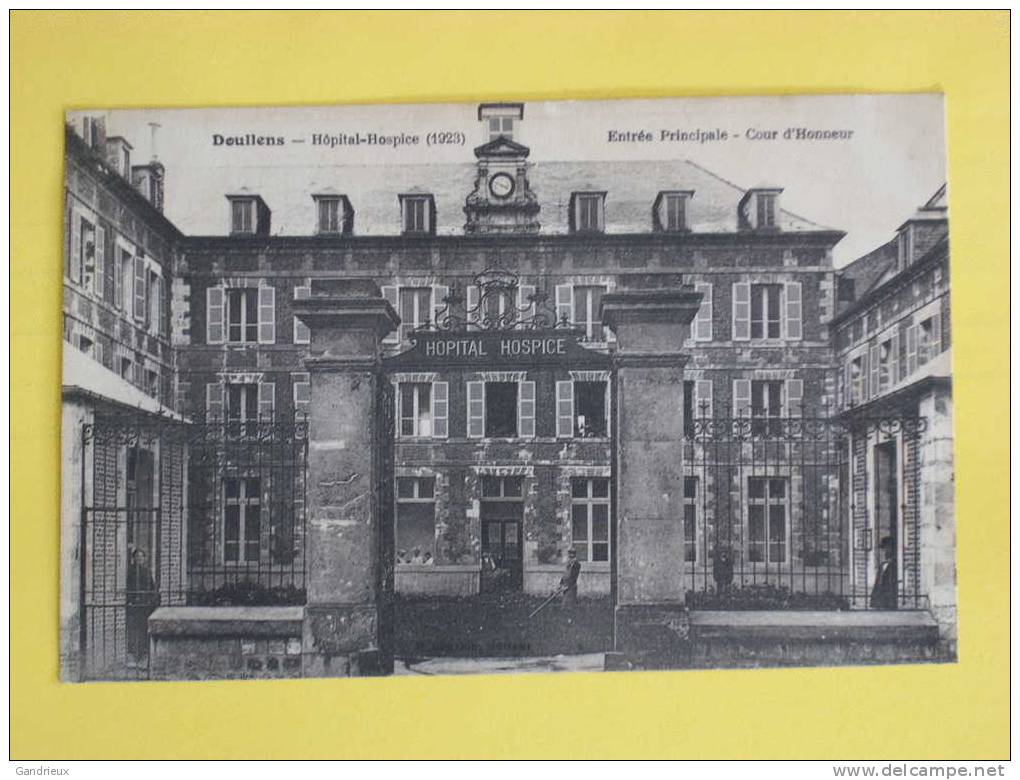 Picardie Somme Doullens - Hopital Hospice (1923) Entree Principale Cour D´honneur (animée) - Doullens