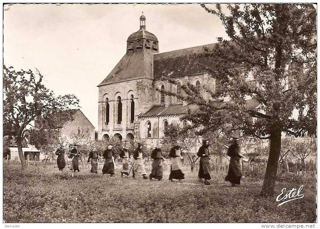 ABBAYE DE SAINT BENOIT DE FLEURY....LES MOINES SE RENDANT AU TRAVAIL - Otros & Sin Clasificación