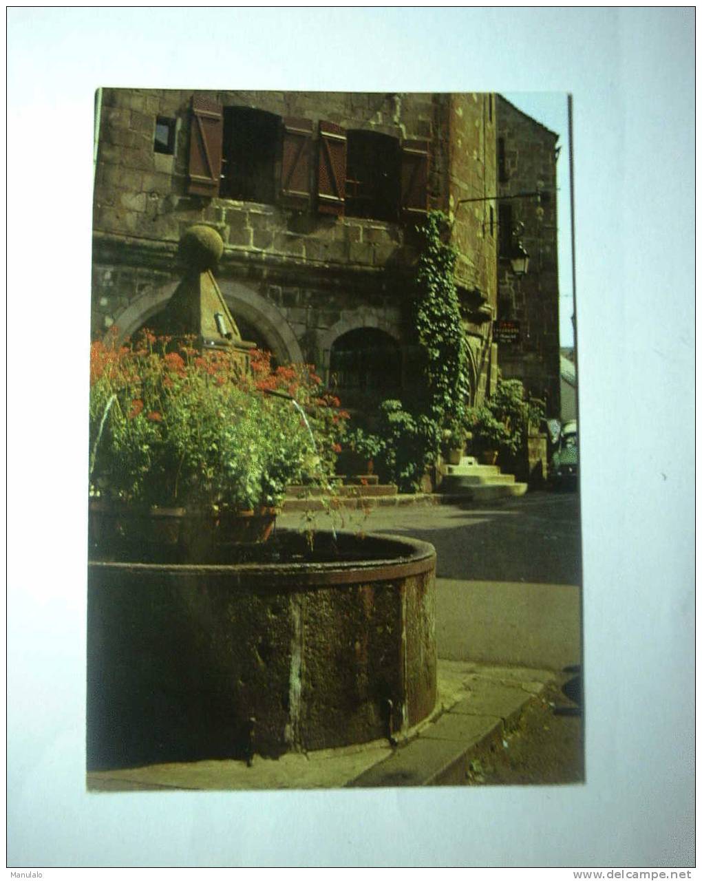 D 45 - Besse Chandesse - Charmante Fontaine Et Vieilles Maisons - Malesherbes