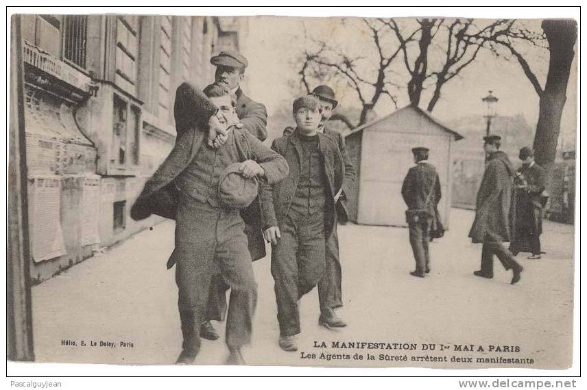 CPA PARIS 1906 MANIFESTATION DU 1ER MAI - LES AGENTS DE LA SURETE ARRETANT 2 MANIFESTANTS - Ereignisse