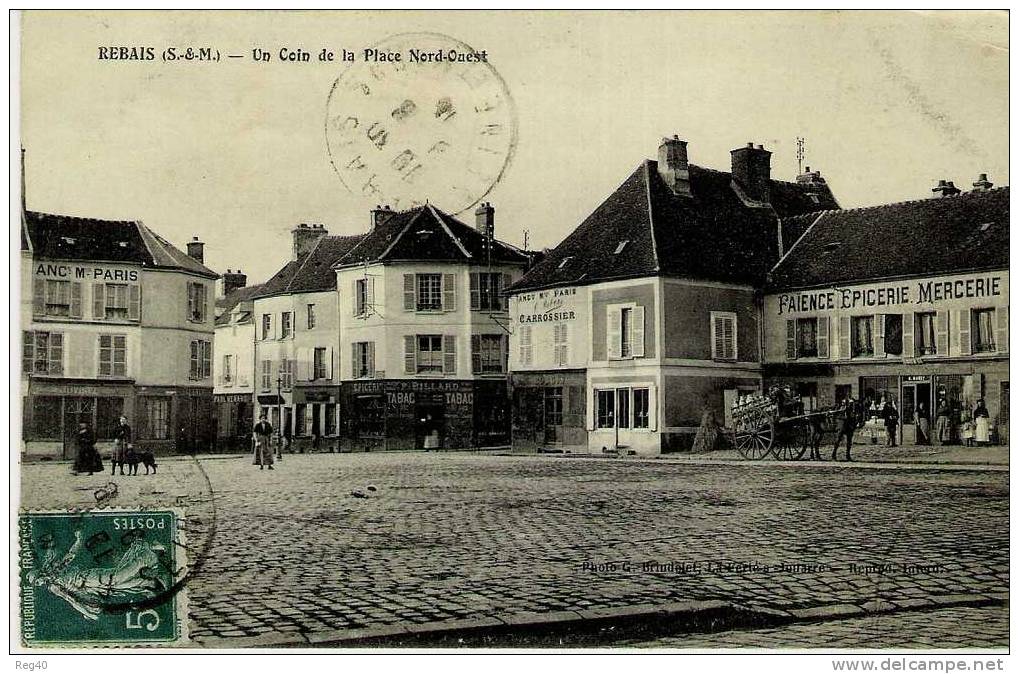 D77 - REBAIS  - Un Coin De La Place Nord Ouest - Rebais