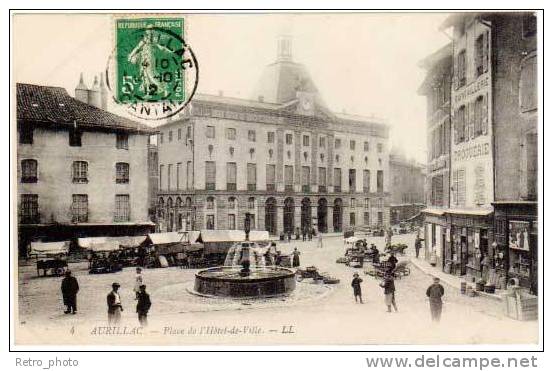 Aurillac - Place De L'Hôtel De Ville ( Marché, Animée ) - Aurillac