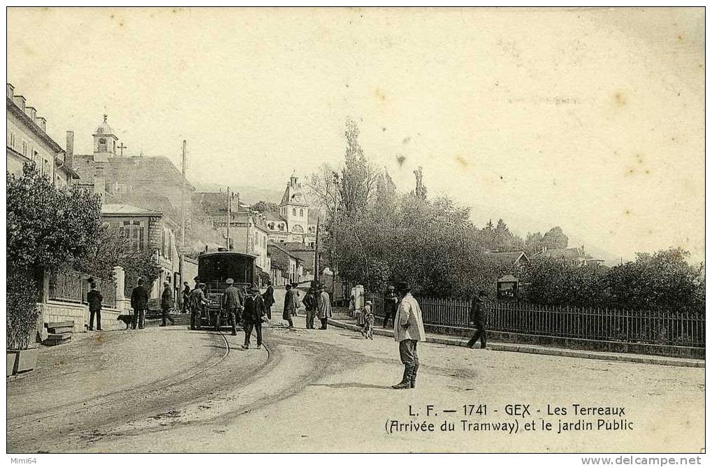 01  GEX . LES TERREAUX  (  ARRIVEE DU    TRAMWAY  )  ET LE JARDIN PUBLIC . - Gex