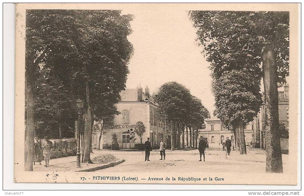 Pithiviers (45) :Avenue De La Réublique Et La Gare, Tavernier Dafé à G, En 1914 (animée). - Pithiviers