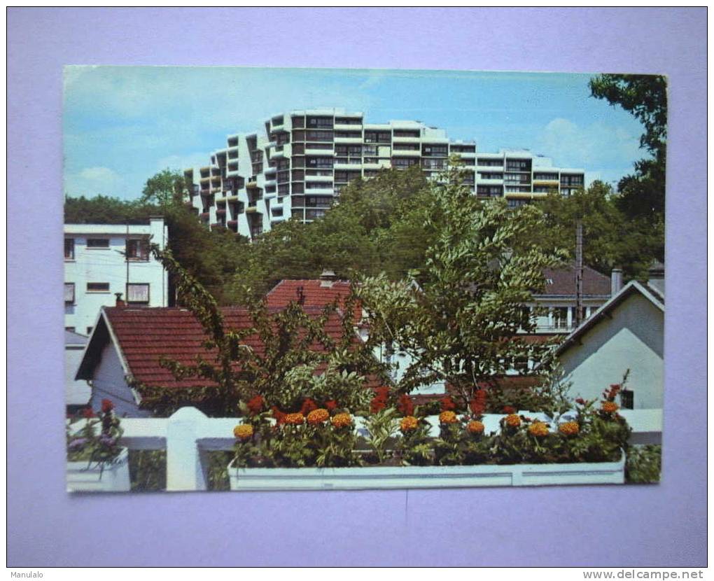 D 93 - Sevran - Vue Générale Prise De La Place G. Bussière - Au Fond Les Cités Isabelle Et Irène - Sevran