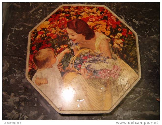 Boite A Bonbons Octogonale, Femme Et Enfant. Années 1940-50, Ton Jaune Et Rouge Avec Fleurs - Koffer