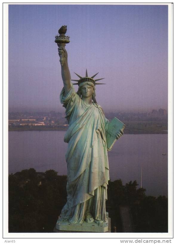 Statue Of Liberty, New York Harbor On 1986 Vintage Postcard - Statue Of Liberty