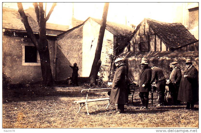 Carte Photo Cpa.   DUEL Au Pistolet Entre  2 Hommes  (2) - Begrafenis