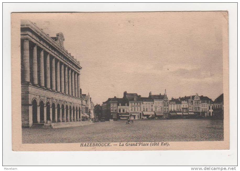 CPA  - Hazebrouck . - La Grand ´ Place  ( Coté Est )  Animée - Hazebrouck