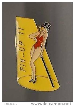 Pin's Pin Up 11,femme Blonde,maillot De Bain,projecteur,cabaret,ananas Production - Pin-ups