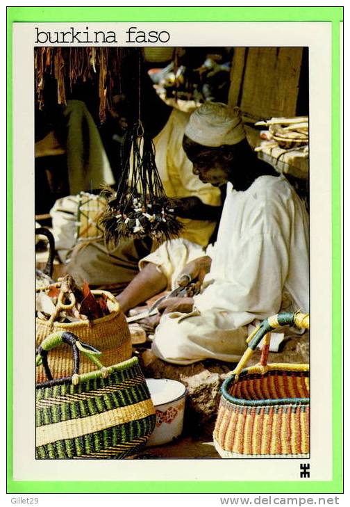 BURKINA FASO - OUSGSDOUGOU, KADIOGO - ARTISAN BOURRELIER SUR LE MARCHÉ - - Burkina Faso